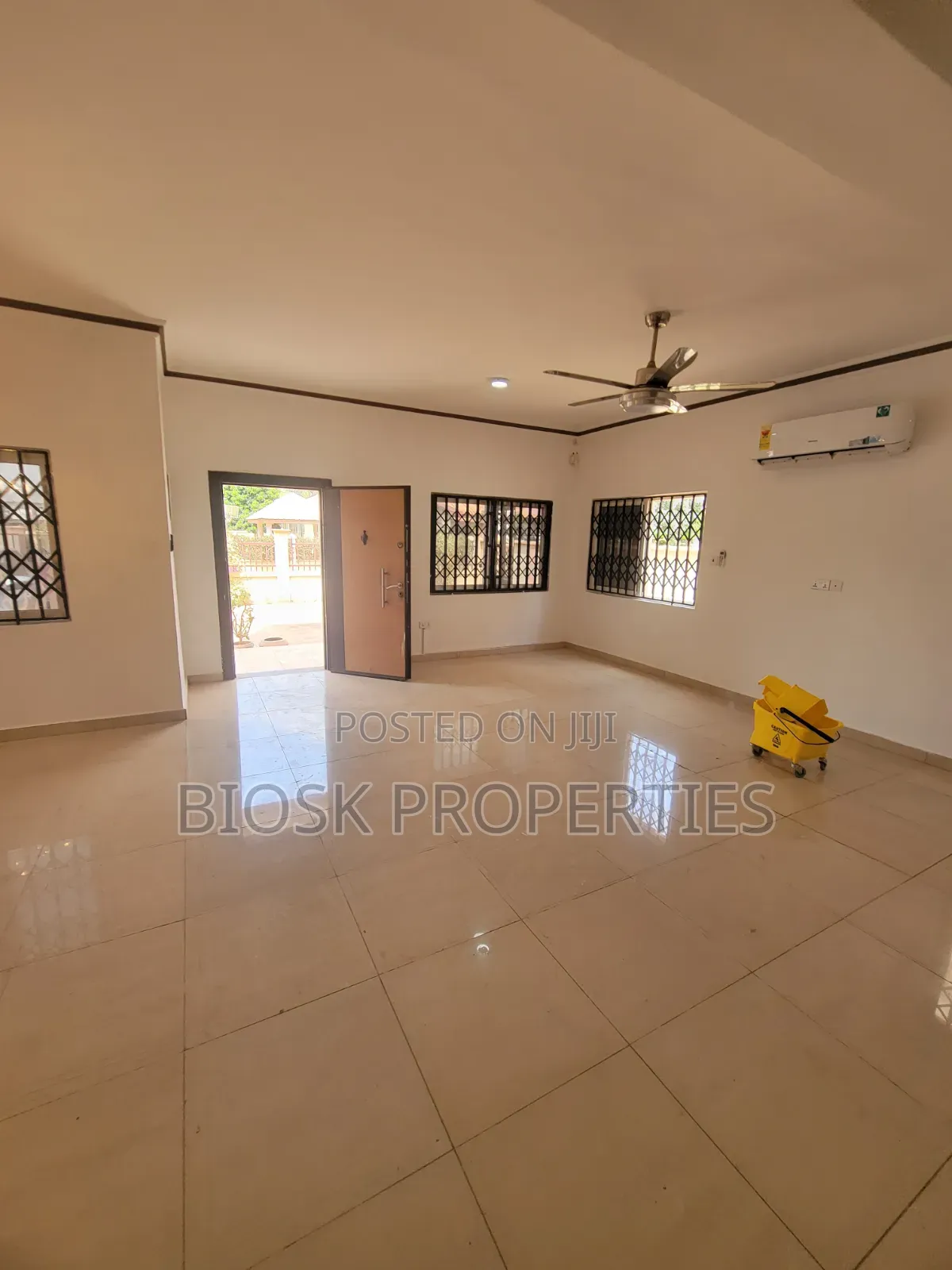 4bdrm Maisonette in Biosk Properties, Malejor for rent