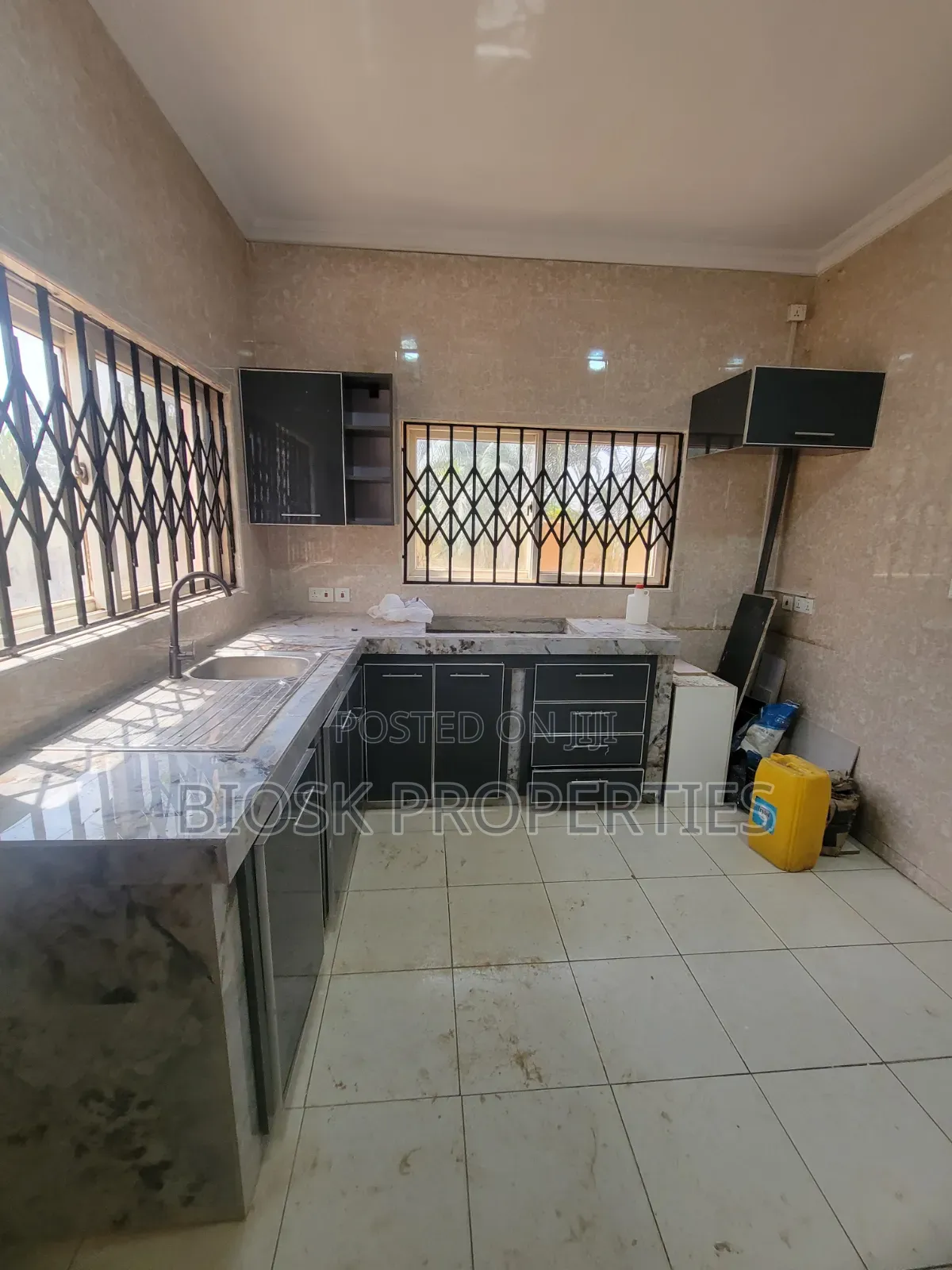 4bdrm Maisonette in Biosk Properties, Malejor for rent
