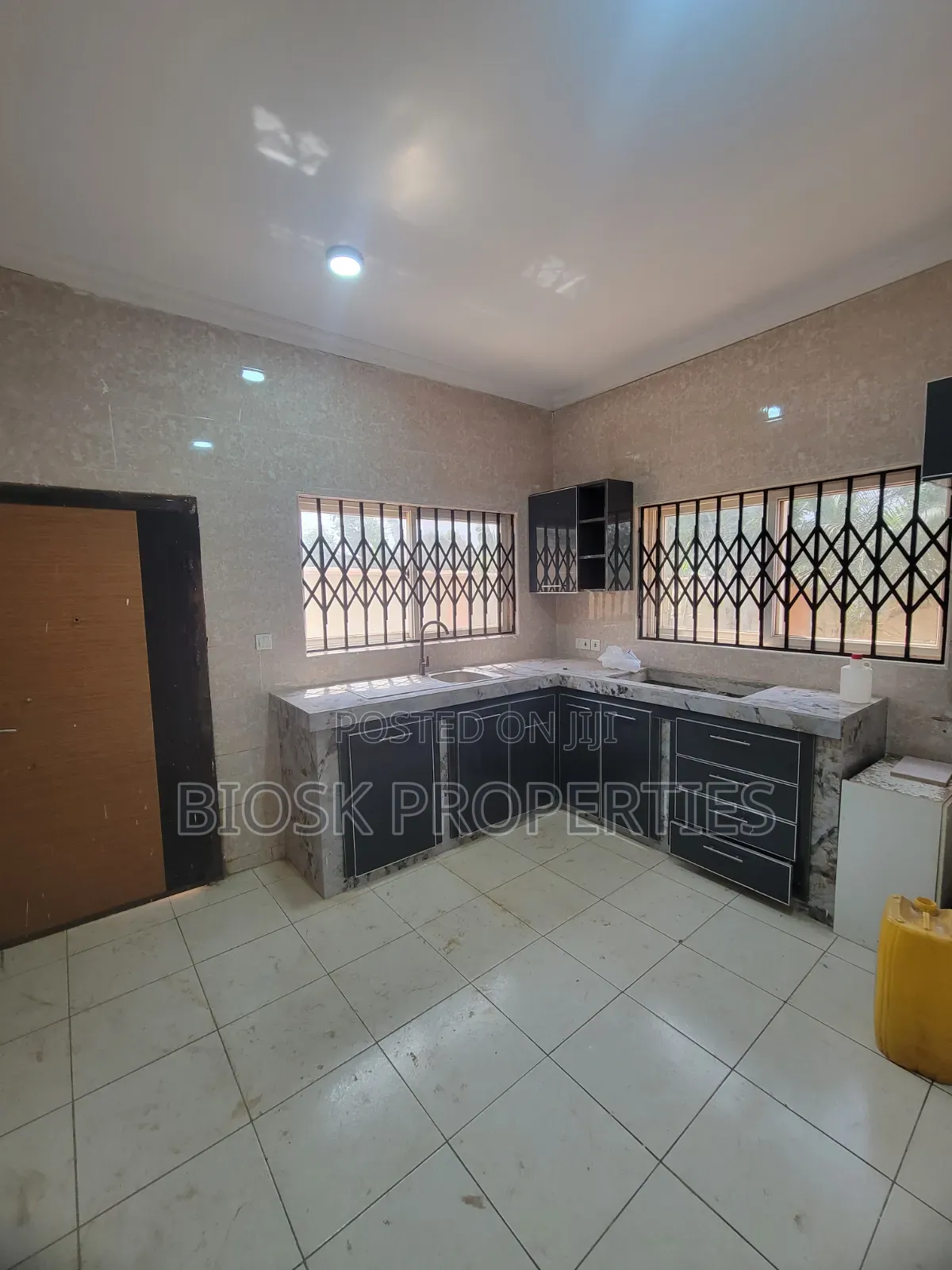 4bdrm Maisonette in Biosk Properties, Malejor for rent