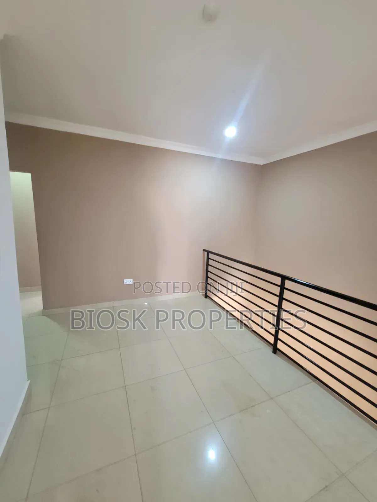 4bdrm Maisonette in Biosk Properties, Malejor for rent