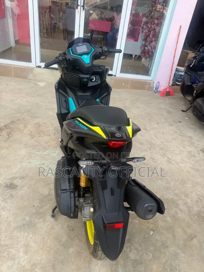 Yamaha Aerox 2026 Gray