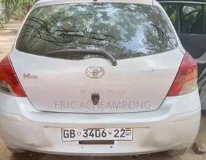 Toyota Vitz 2010 Silver