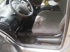 Toyota Vitz 2010 Silver