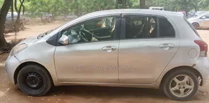 Toyota Vitz 2010 Silver