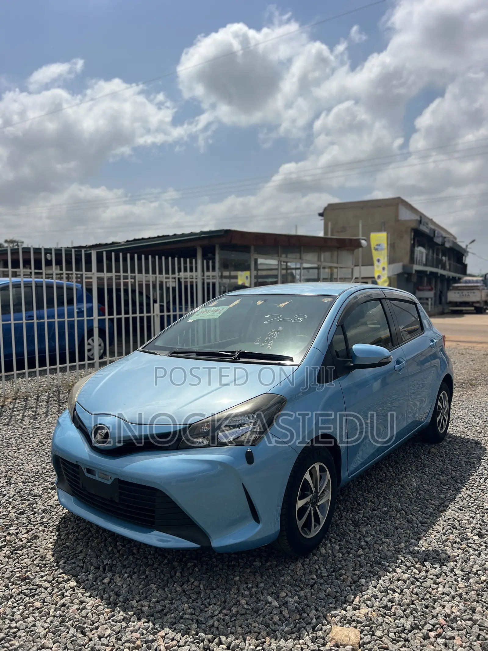Toyota Vitz 1.3 AWD 3dr 2015 Blue