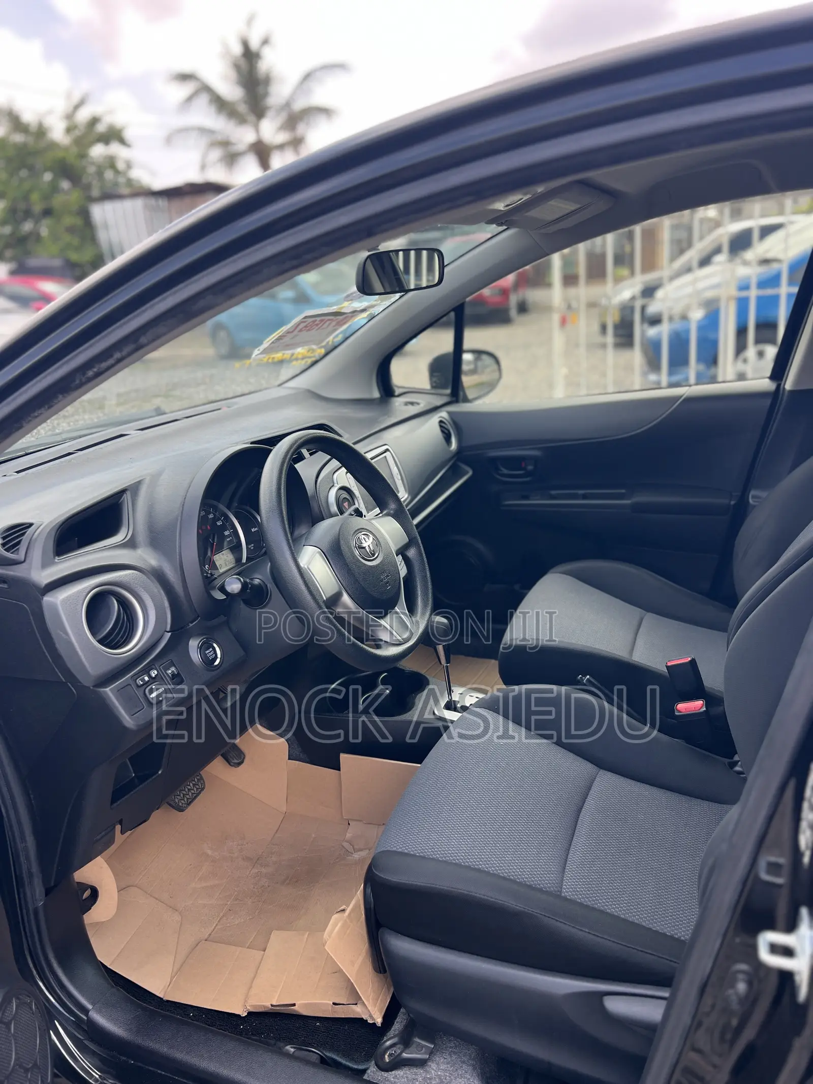 Toyota Vitz 1.3 AWD 3dr 2014 Black