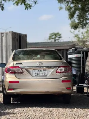 Toyota Corolla 2011 Brown