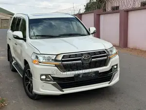 Toyota Land Cruiser 4.5 V8 GXR 2011 White