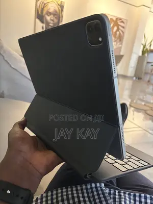 Apple iPad Pro (2022) 1 TB Gray