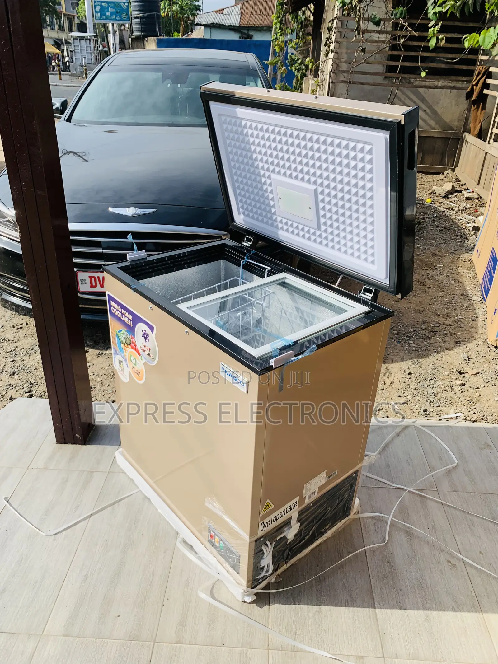 Freestanding Nasco Single Door Gold Chest Freezer (NAS-200FL-G)