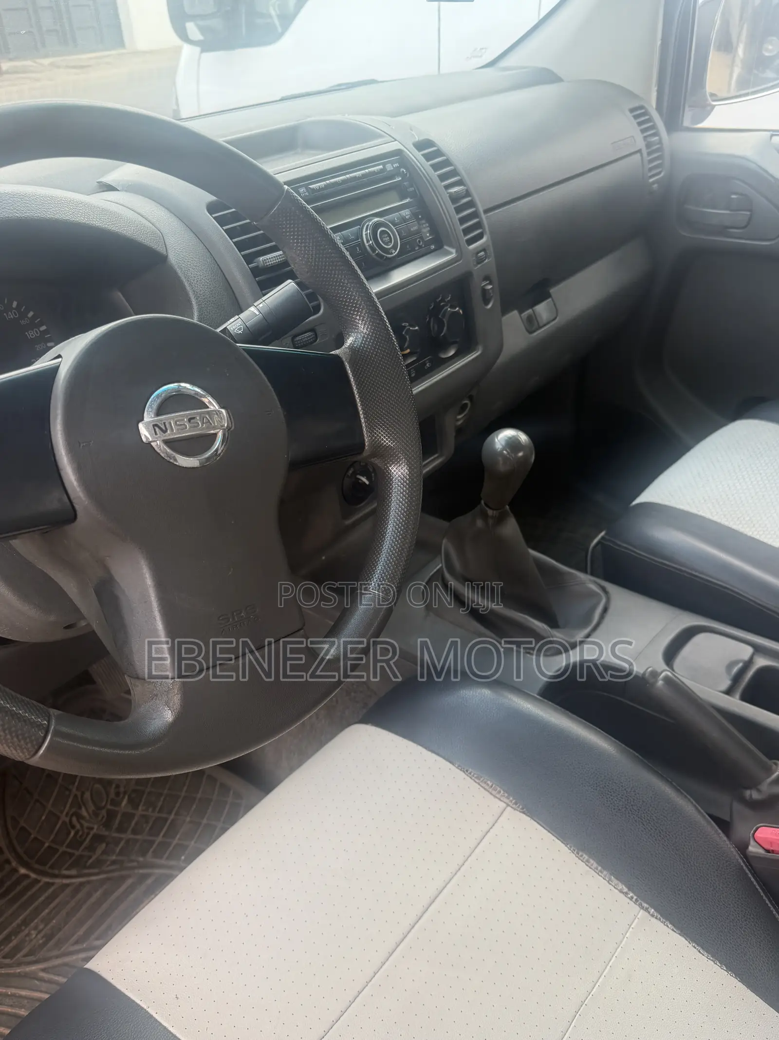 Nissan Navara 2011 Brown