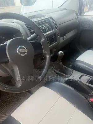 Nissan Navara 2011 Brown