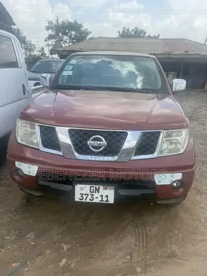 Nissan Navara 2011 Brown