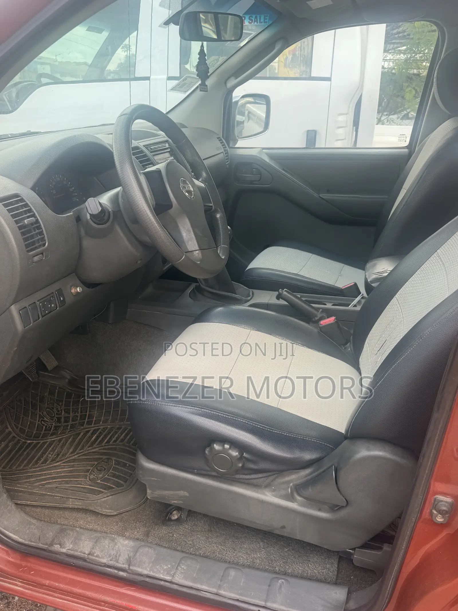 Nissan Navara 2011 Brown