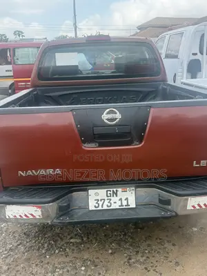 Nissan Navara 2011 Brown