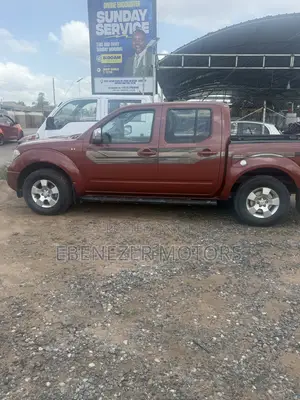 Nissan Navara 2011 Brown