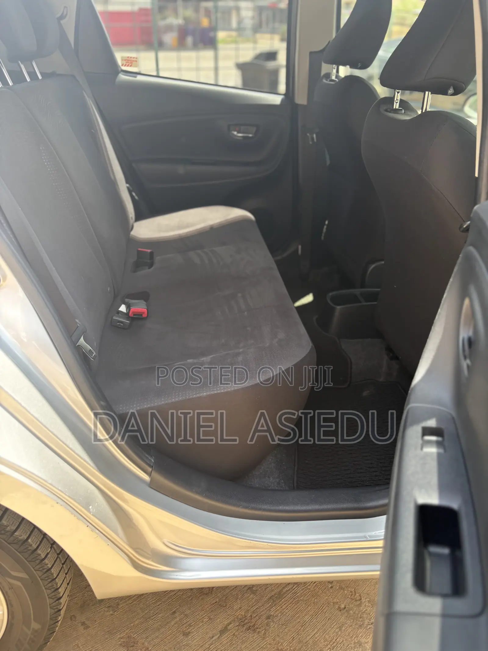 Toyota Vitz 1.3 AWD 5dr 2015 Silver