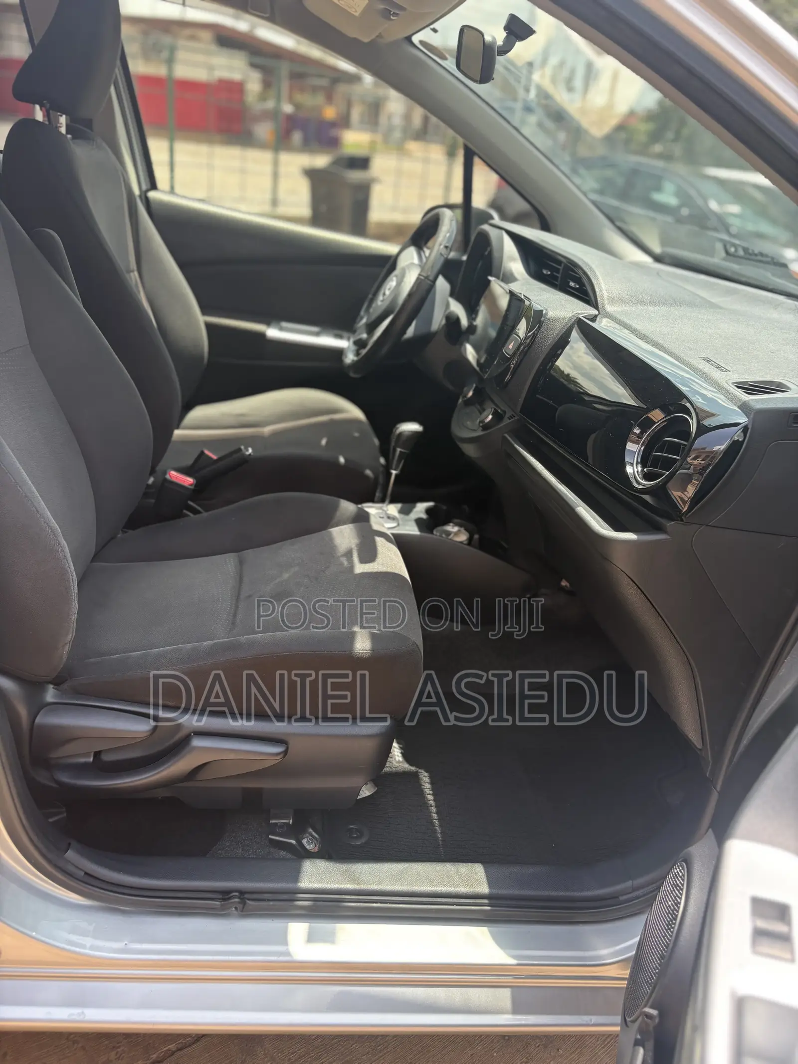 Toyota Vitz 1.3 AWD 5dr 2015 Silver