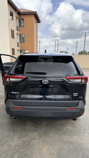 Toyota RAV4 XLE AWD 2019 Black