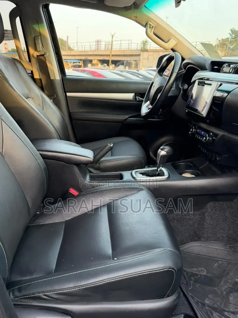 Toyota Hilux 2018 Black