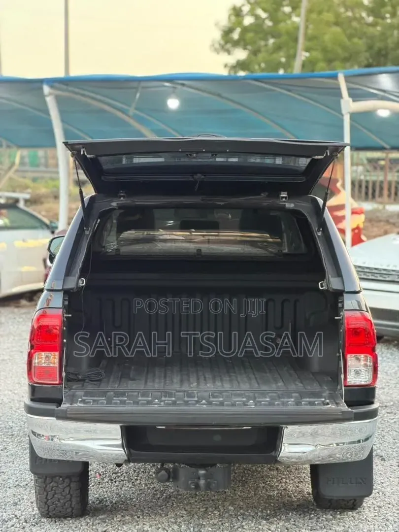 Toyota Hilux 2018 Black