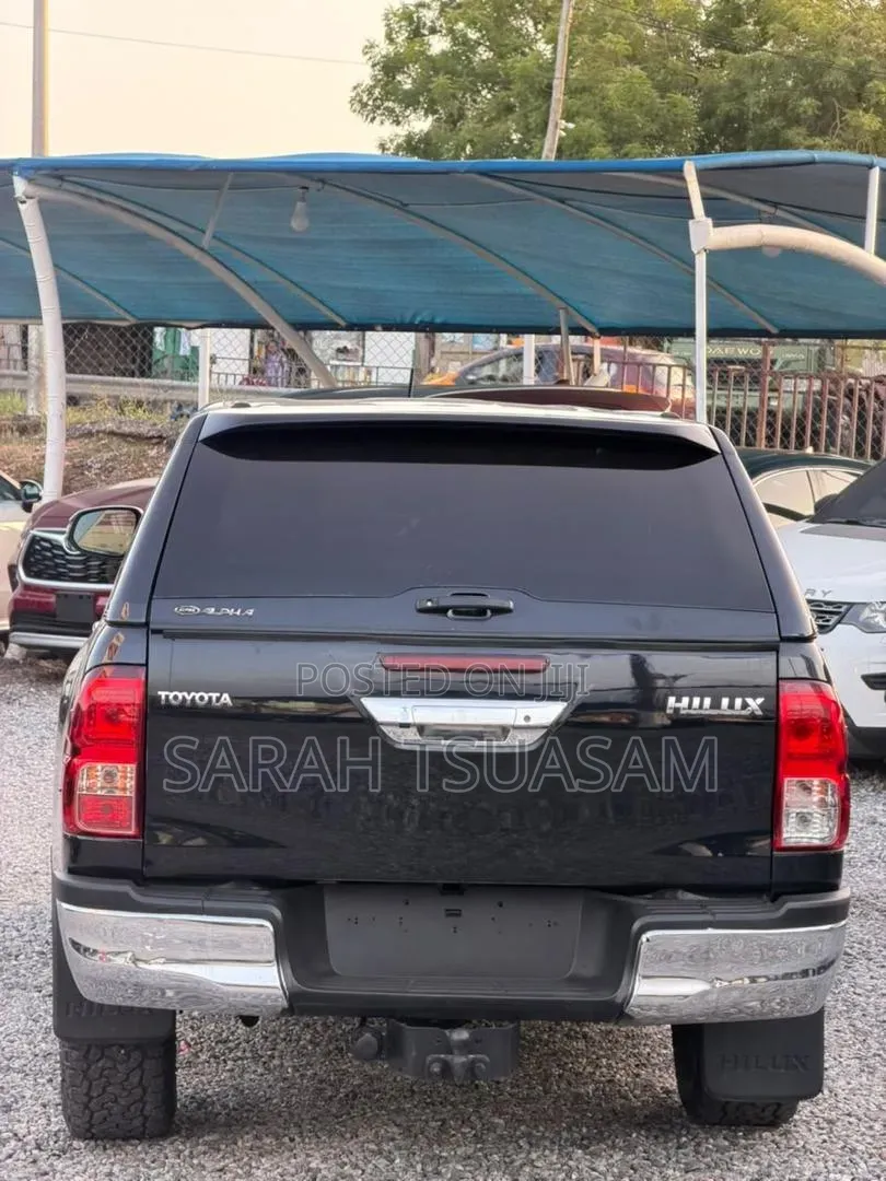 Toyota Hilux 2018 Black