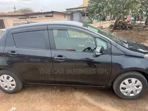 Toyota Vitz 1.3 FWD 5dr 2015 Black
