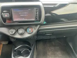 Toyota Vitz 1.3 FWD 5dr 2015 Black