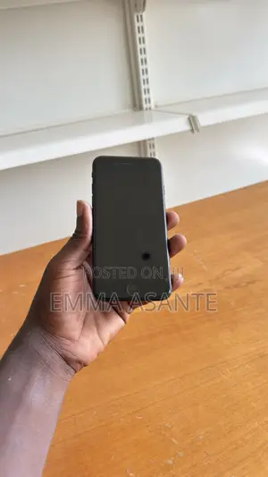 Apple iPhone SE (2020) 64 GB Black