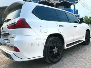 Lexus LX 570 AWD 2017 White