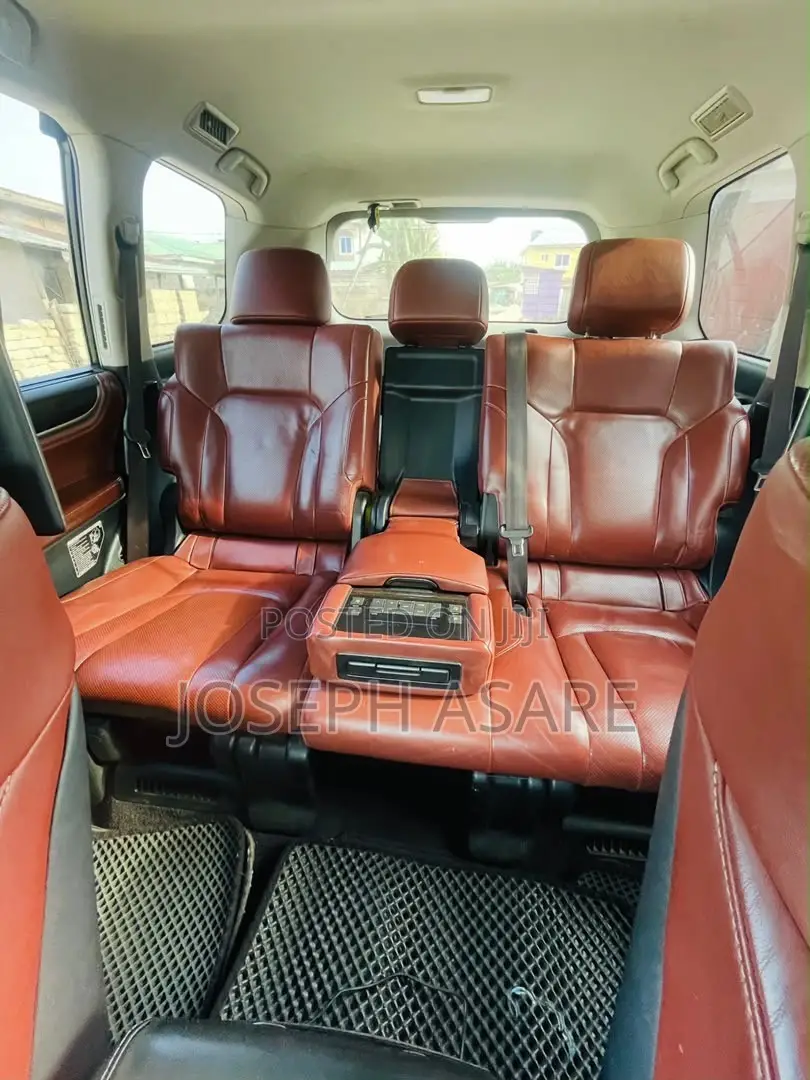 Lexus LX 570 AWD 2017 White