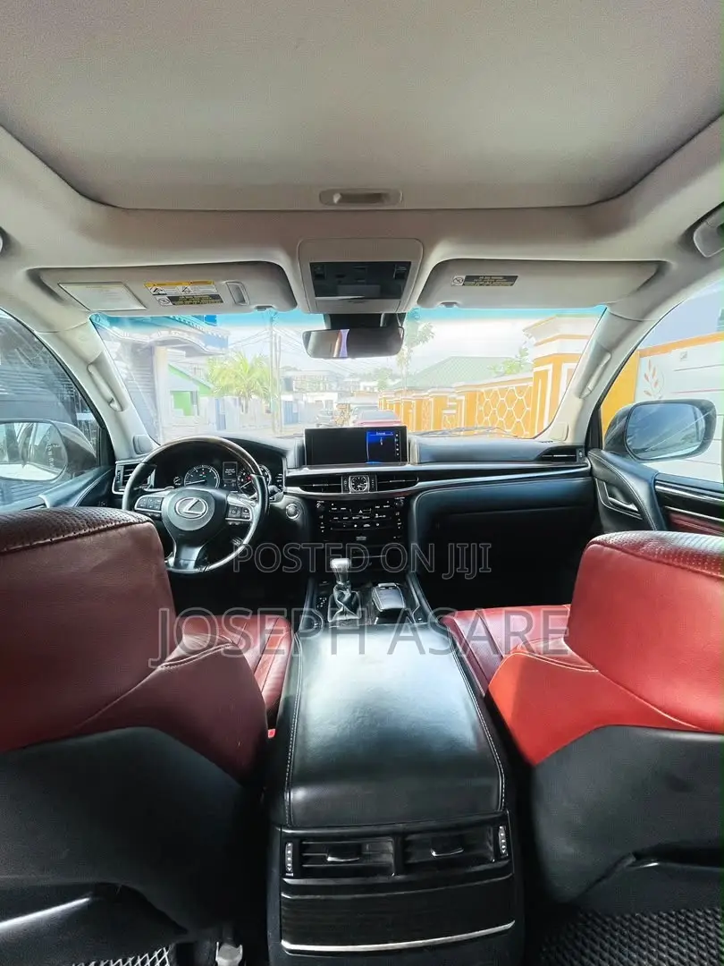 Lexus LX 570 AWD 2017 White