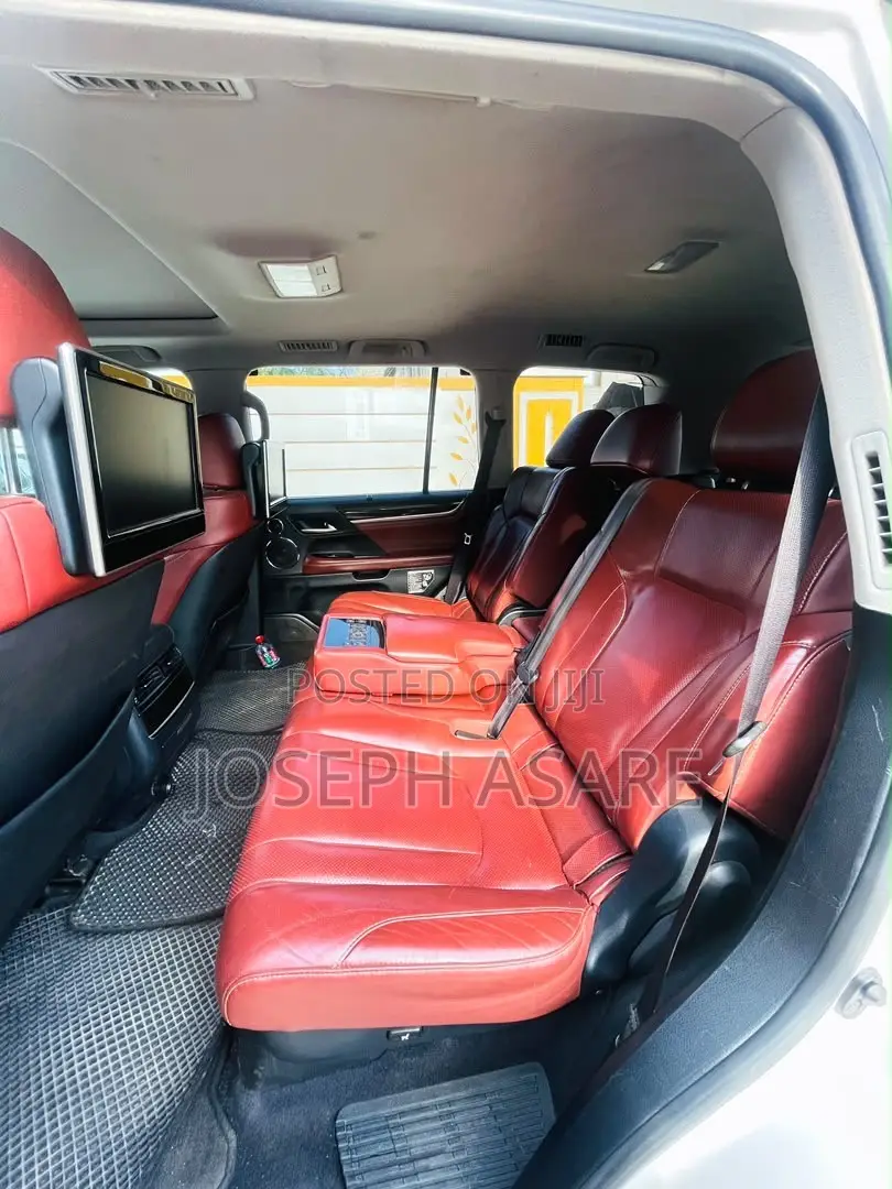 Lexus LX 570 AWD 2017 White