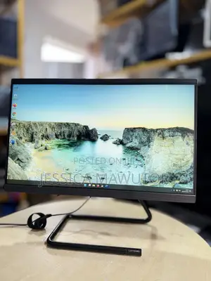Desktop Computer Lenovo 8GB Intel Core i3 SSD 256GB
