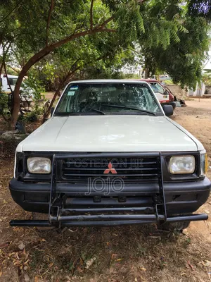 Mitsubishi L200 1999 Off white