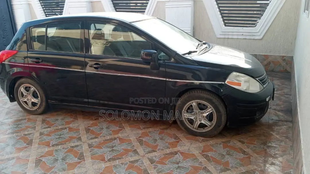 Nissan Versa 2011 Black
