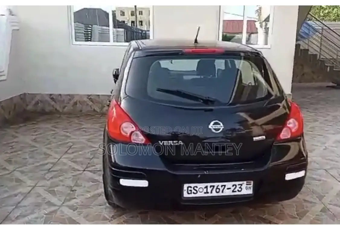 Nissan Versa 2011 Black