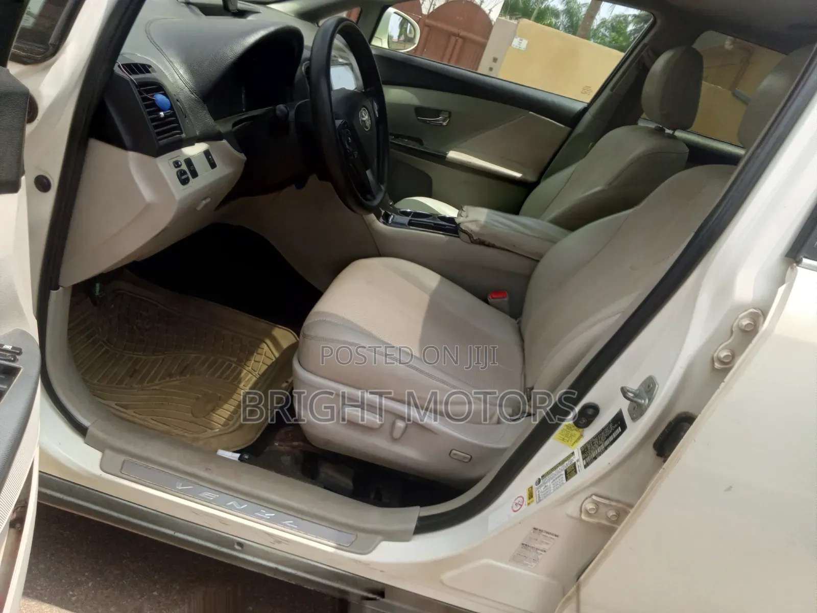 Toyota Venza LE 2013 White
