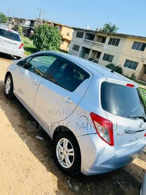 Toyota Vitz 2013 Silver