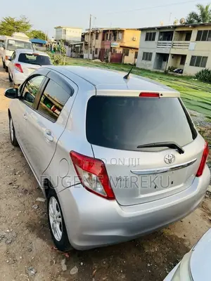 Toyota Vitz 2013 Silver