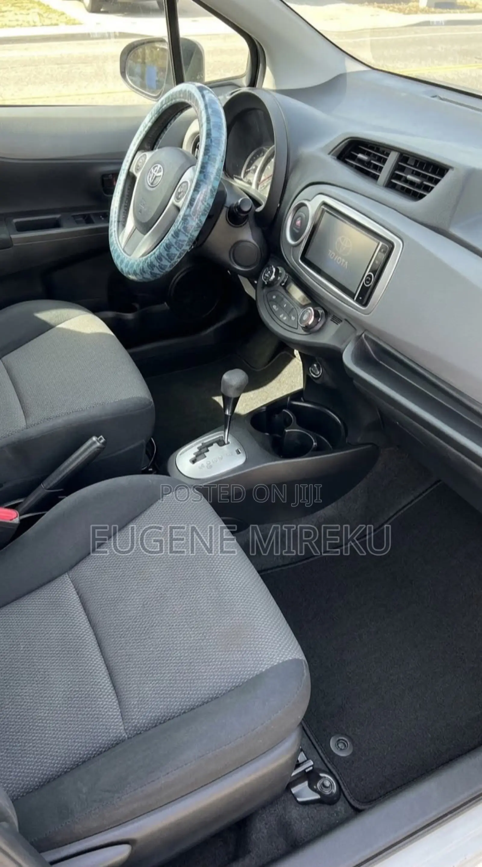 Toyota Vitz 2013 Silver
