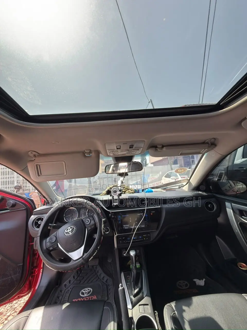 Toyota Corolla XLE 4dr Sedan (1.8L 4cyl CVT) 2017 Red