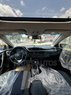 Toyota Corolla SE (1.8L 4cyl 2A) 2018 Blue