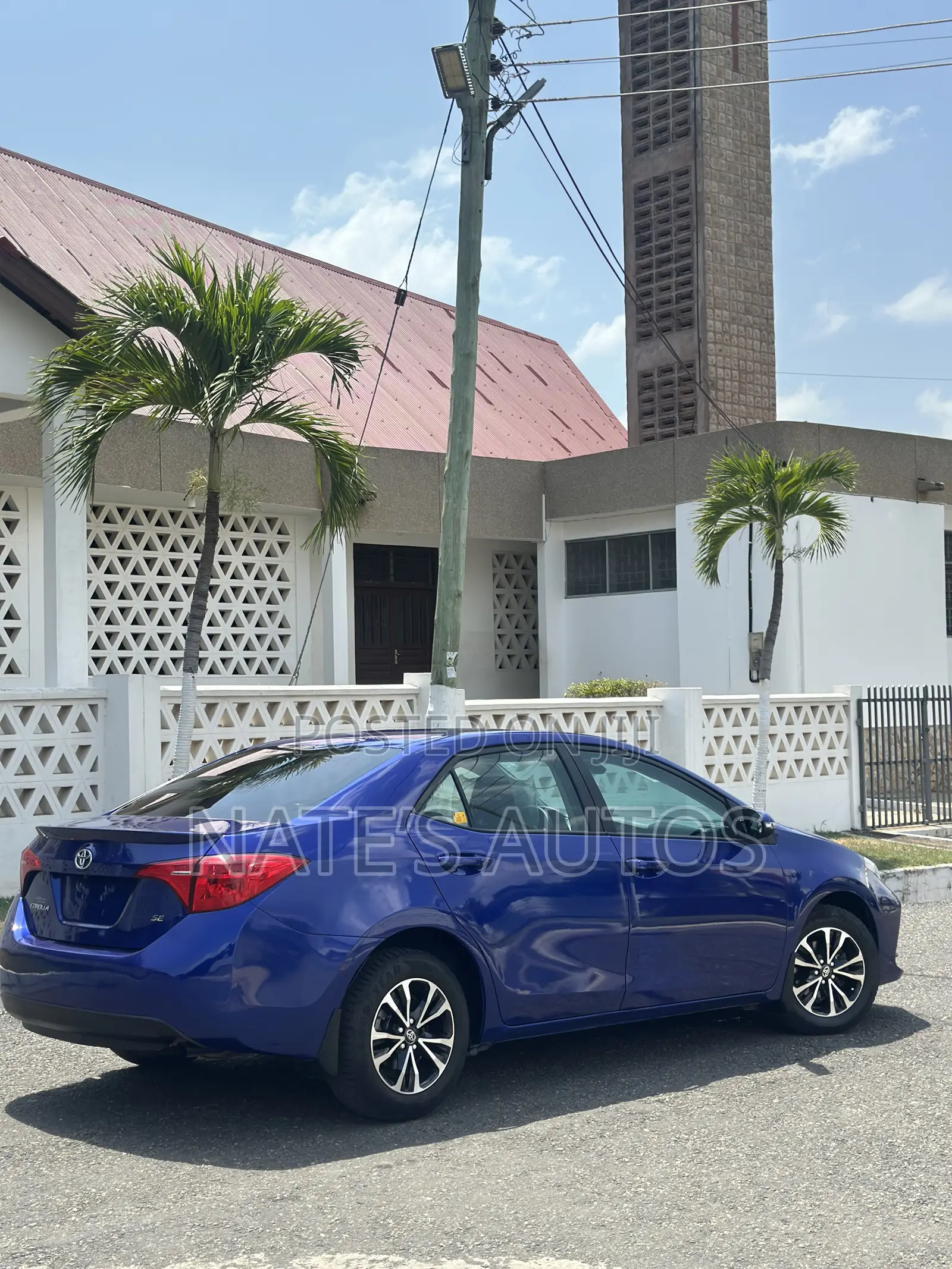 Toyota Corolla SE (1.8L 4cyl 2A) 2018 Blue