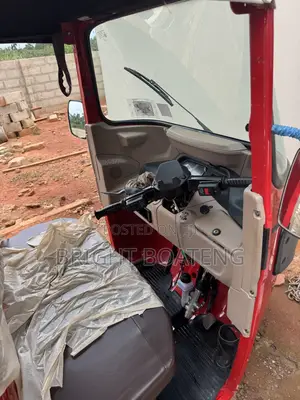 Bajaj RE 2016 Red