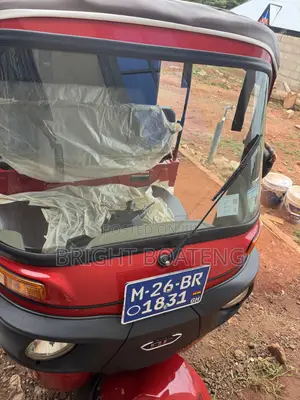 Bajaj RE 2016 Red