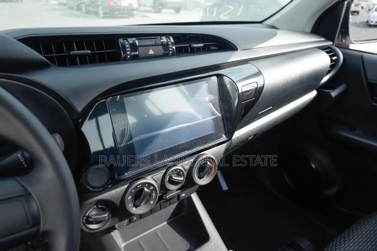 New Toyota Hilux 2026 White