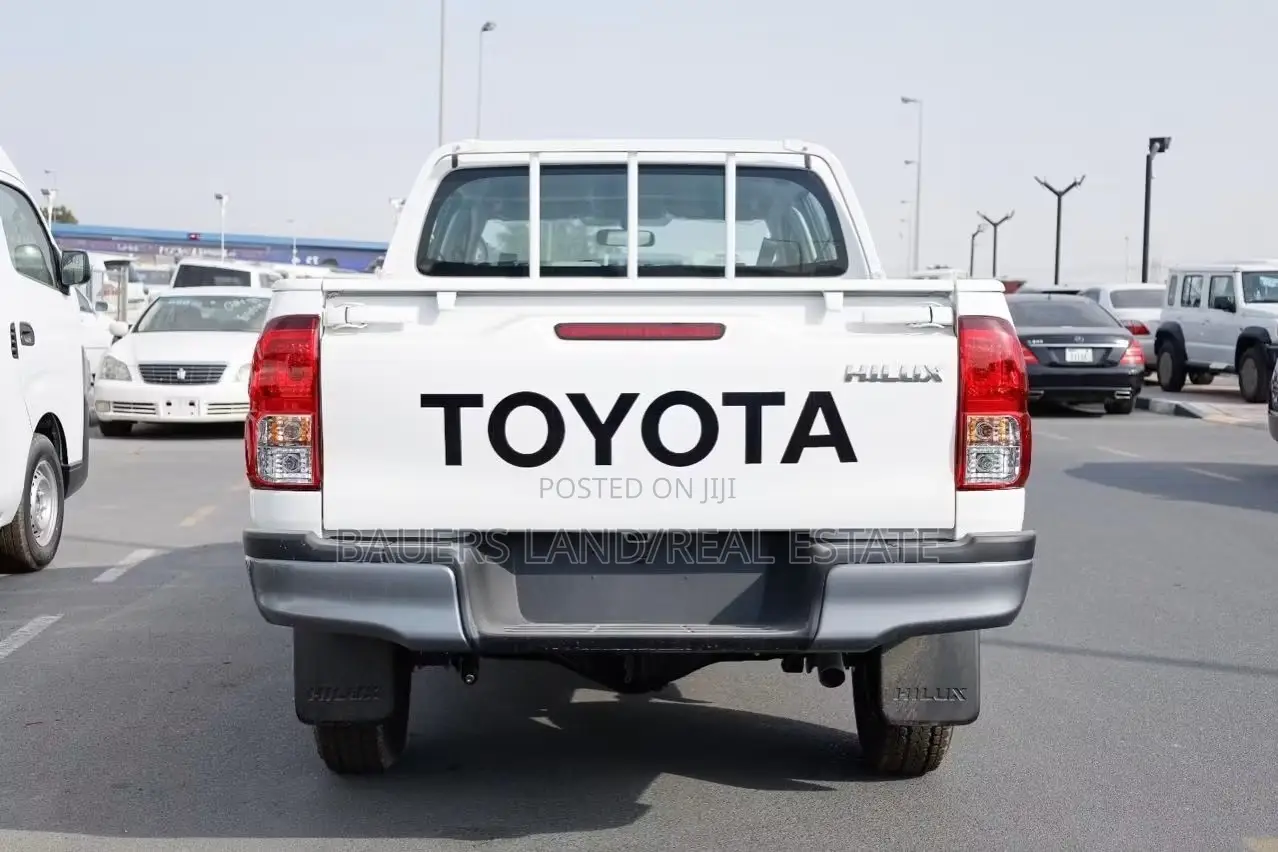New Toyota Hilux 2026 White