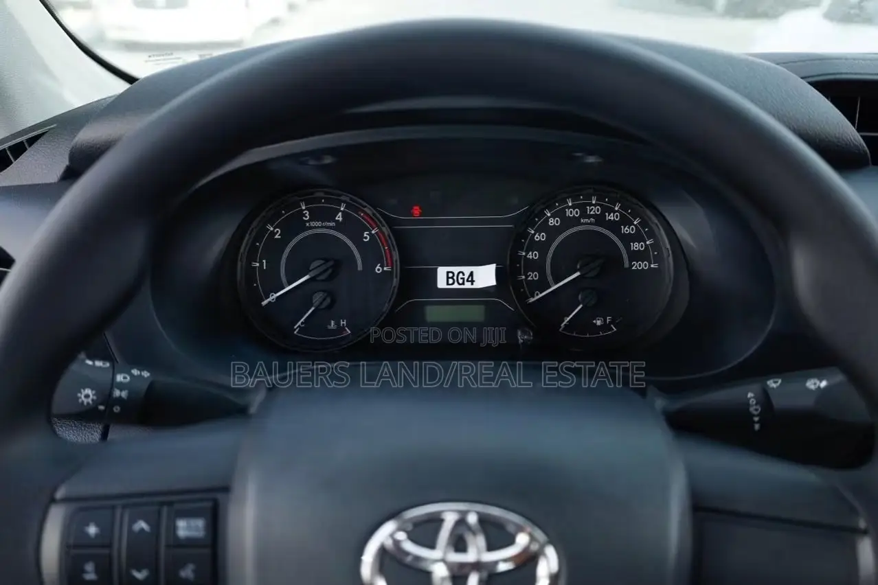 New Toyota Hilux 2026 White