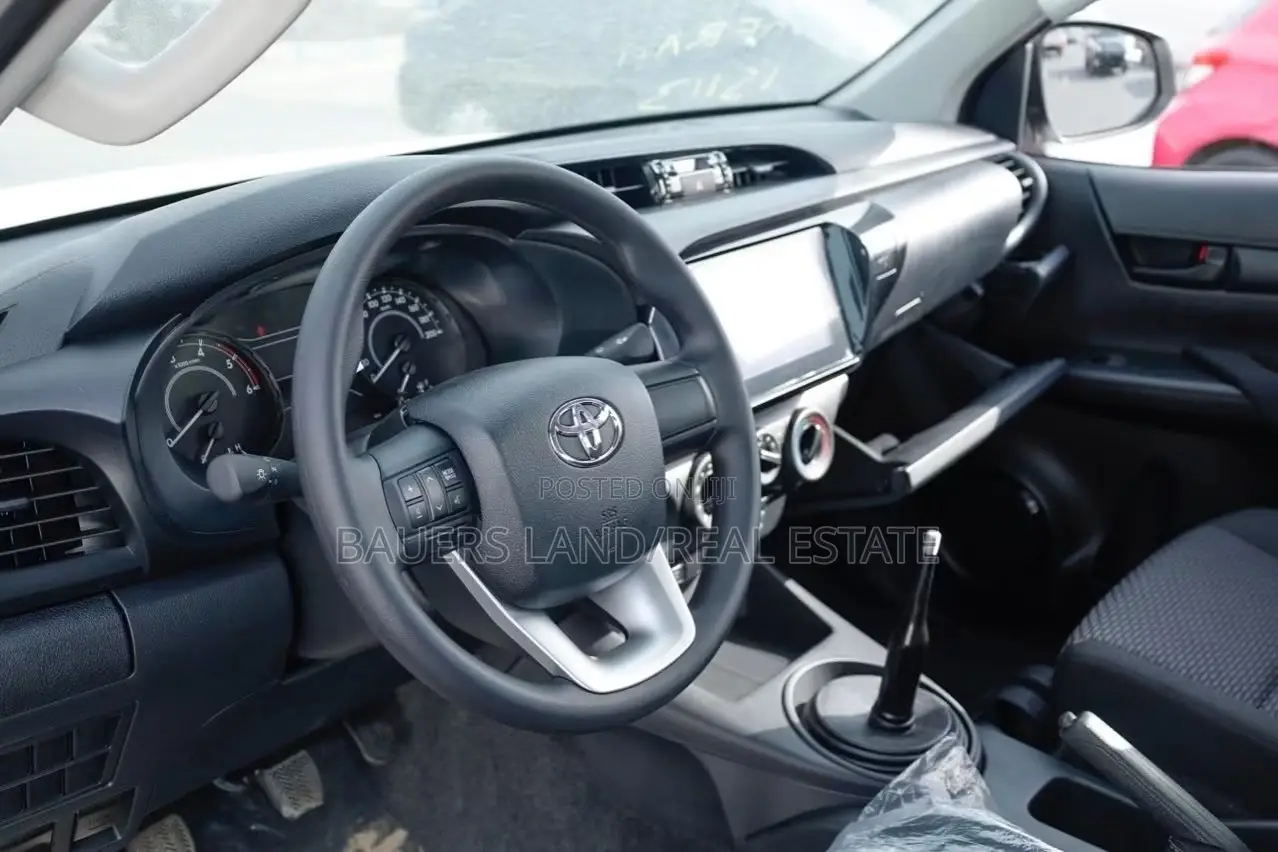 New Toyota Hilux 2026 White